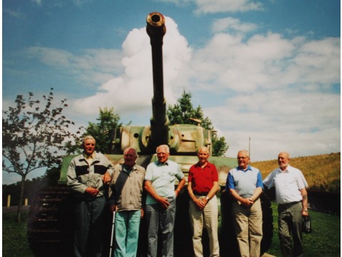 Hector Duff with former WWII colleagues